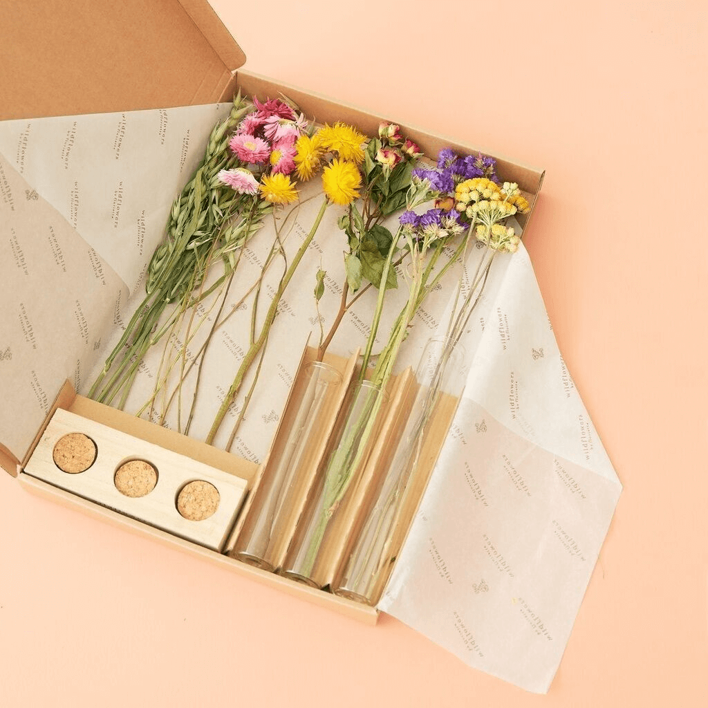 Fleurs séchées en boîte aux lettres avec vases – multi